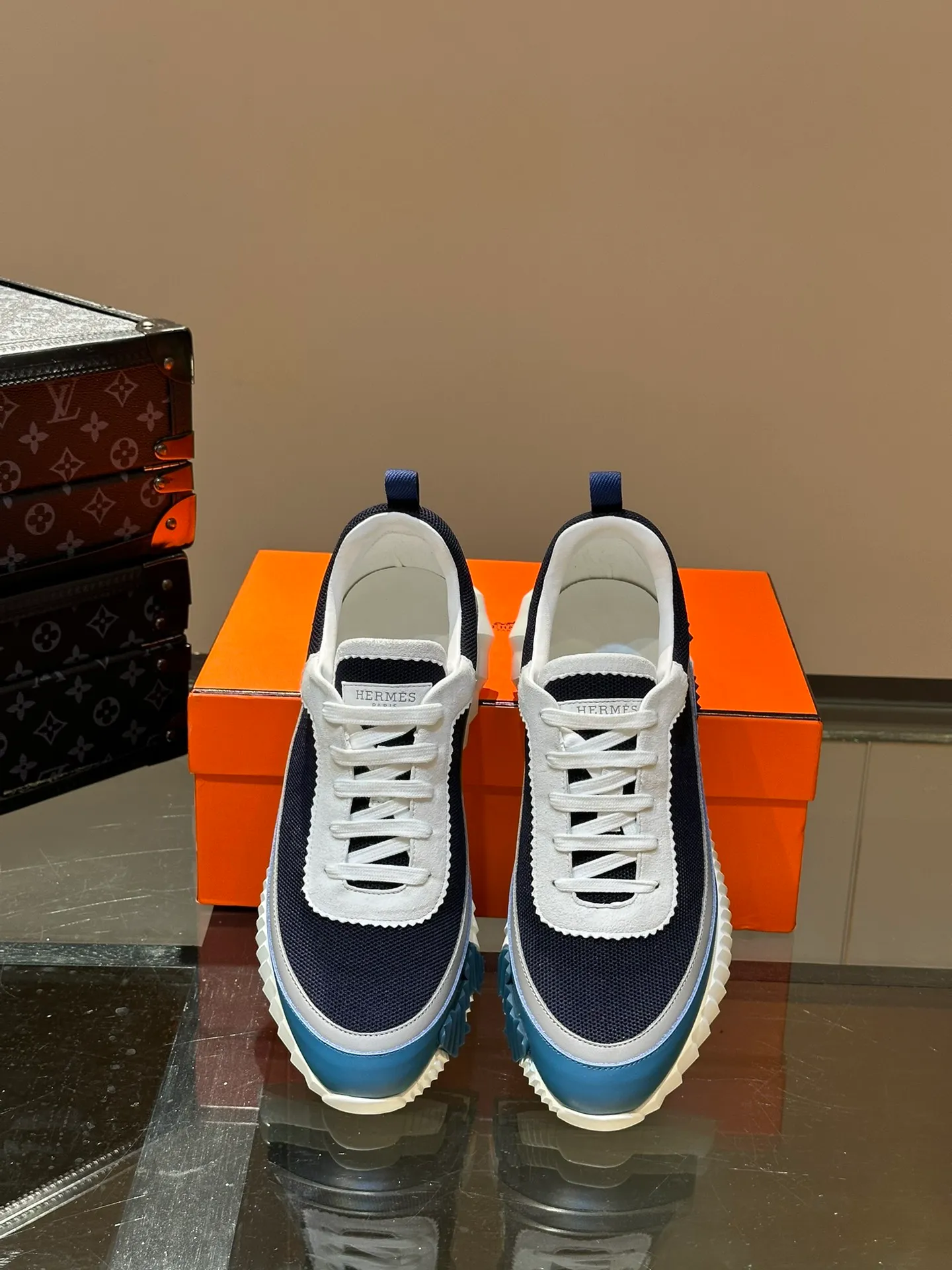 Men's shoes 💰p420 "hermes*" new men's casual sports shoes, the upper is made of cowhide leather and high-end mesh, imported materials, full of texture, the light sole is decorated with contrasting patterns, creating a versatile fashion style. Size: 38-44 (45.46 customized)